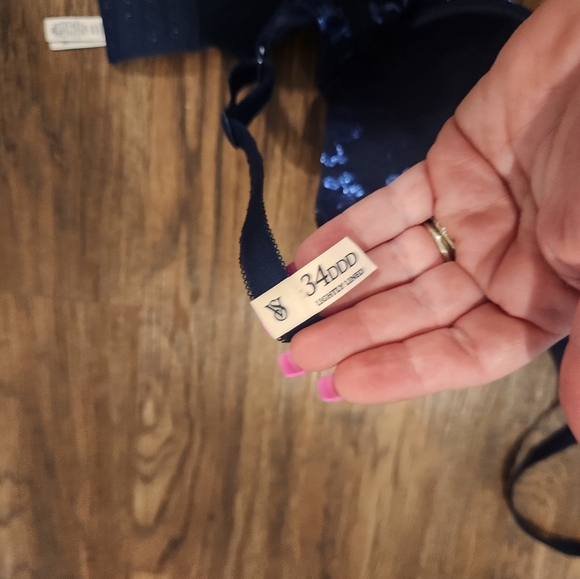 New Victoria Secret blue lace bra - Picture 3 of 6